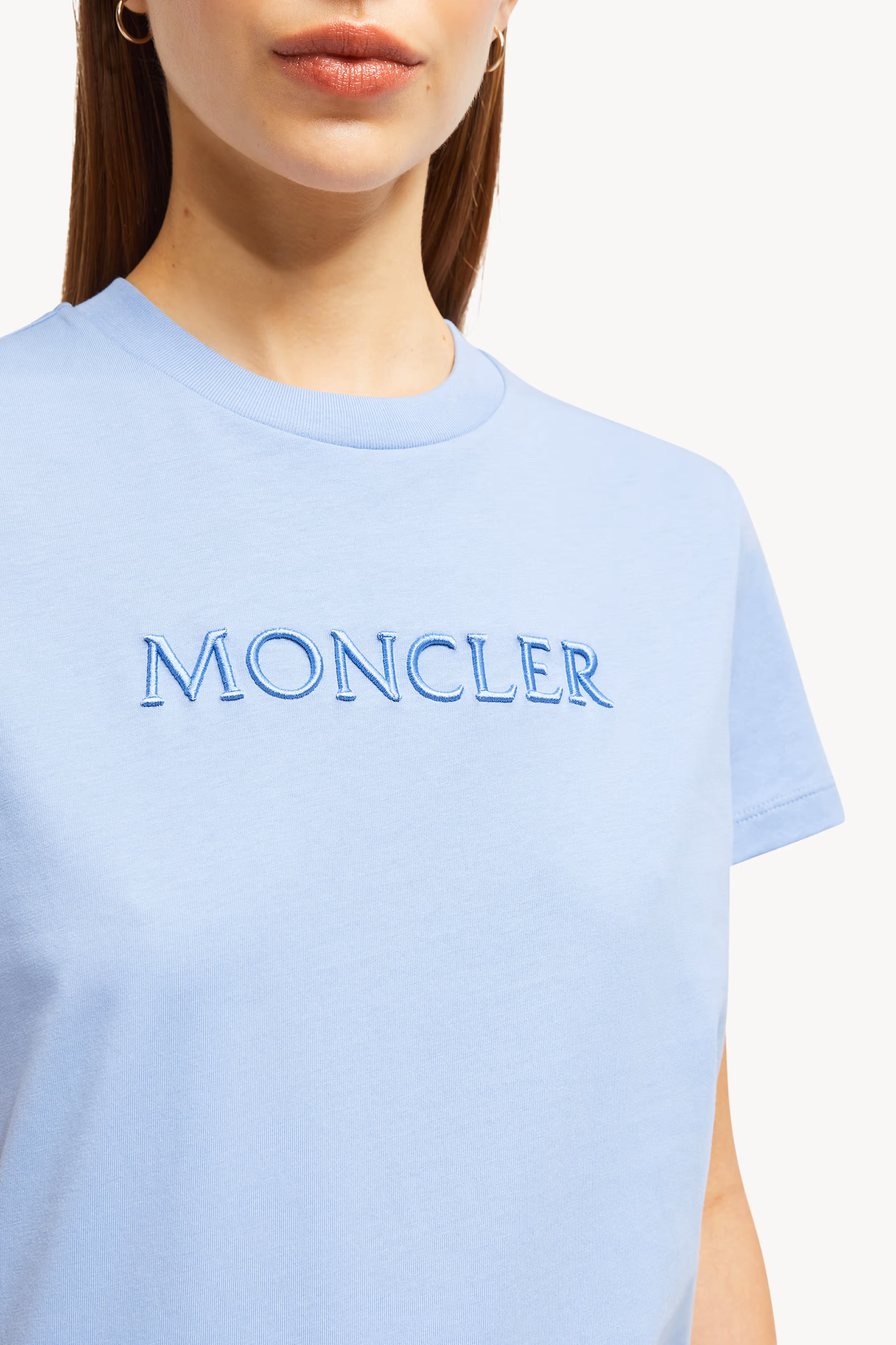 Camiseta de algodón con logotipo tonal bordado Mujer Azul claro Moncler 6